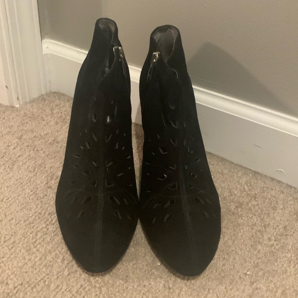 ❤️NWOT Black booties with laser cutouts